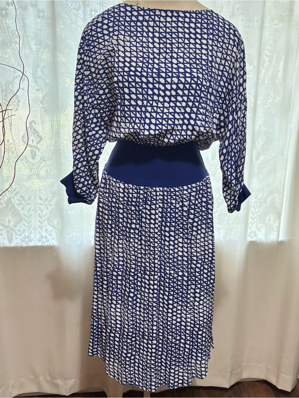 Maeve Anthropologie Rayon Blue & White dress w/Dolman sleeves, fitted waist. XXS